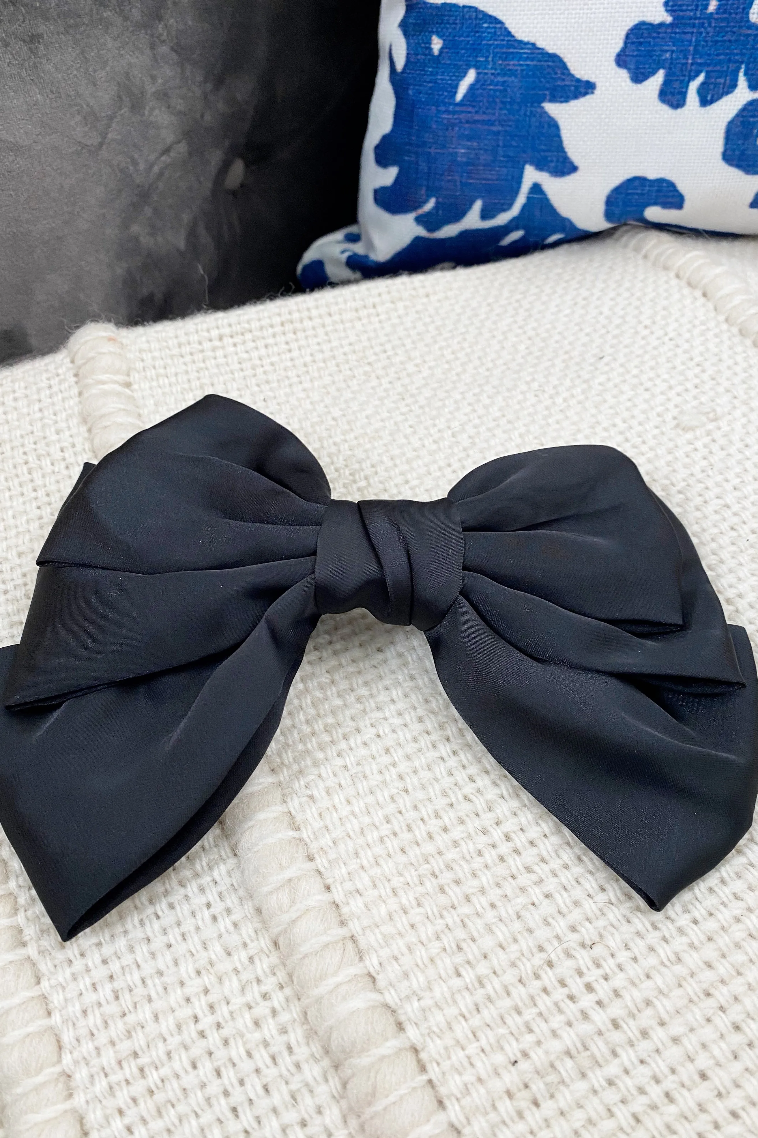 Daphne Black Bow