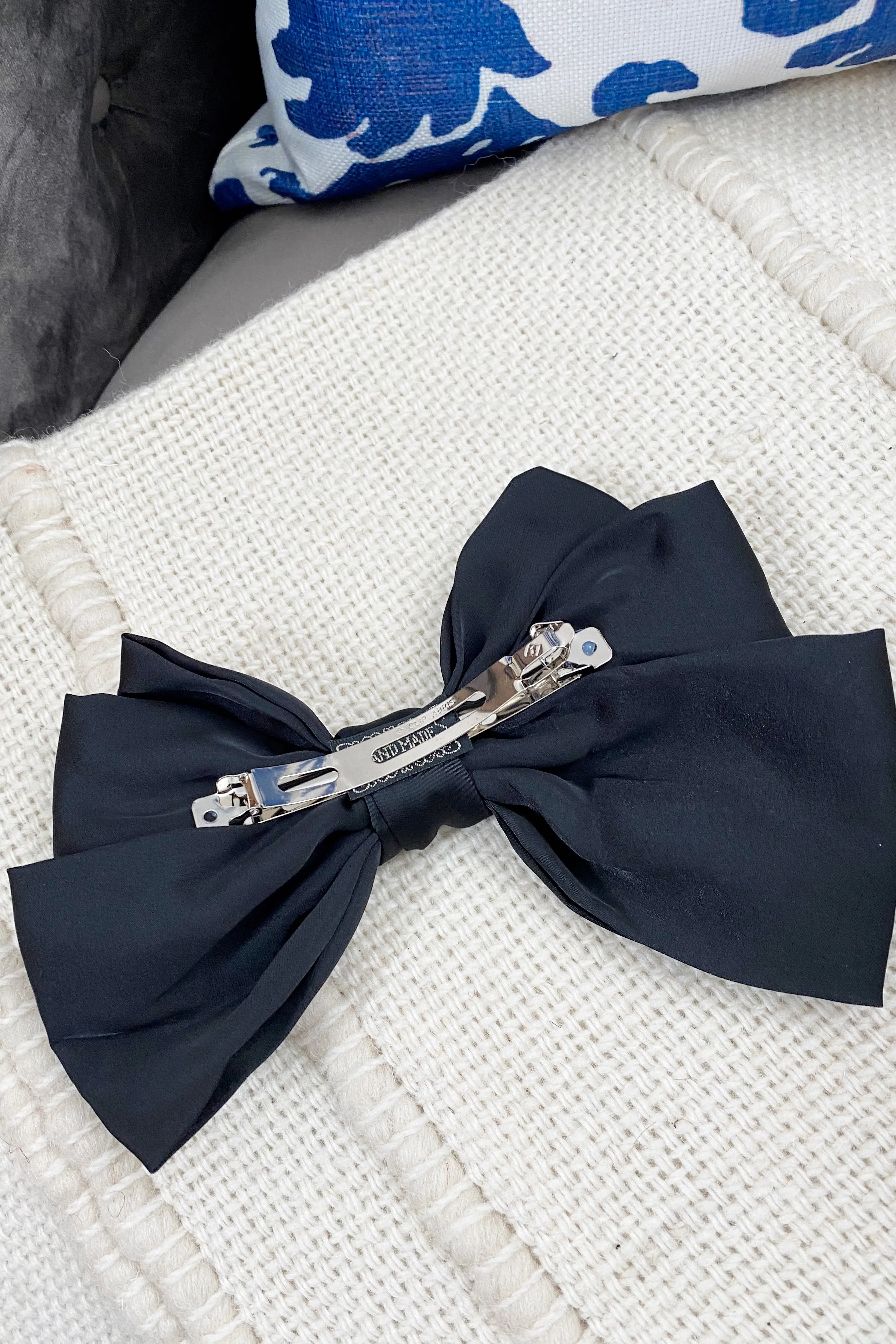 Daphne Black Bow